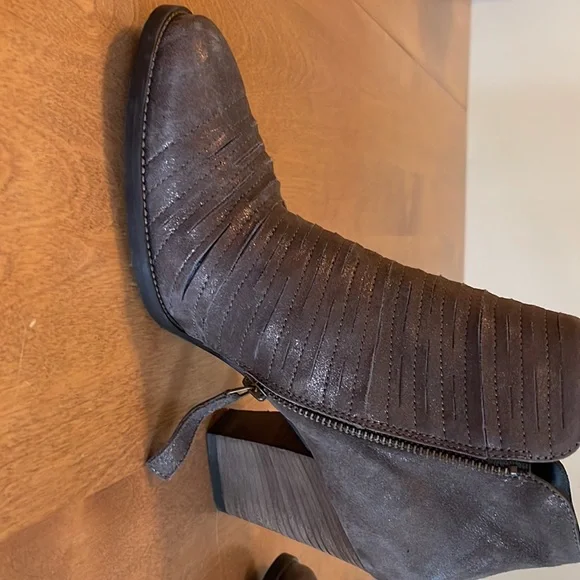 Paul Green Suede Bronze- Brown Ankle Boot- very good condition - Picture 3 of 8